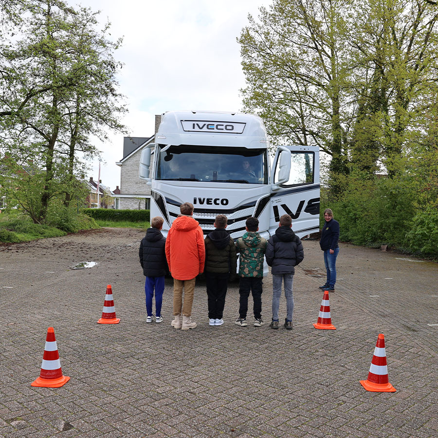 Veilig op Weg! Blijf uit de dode hoek