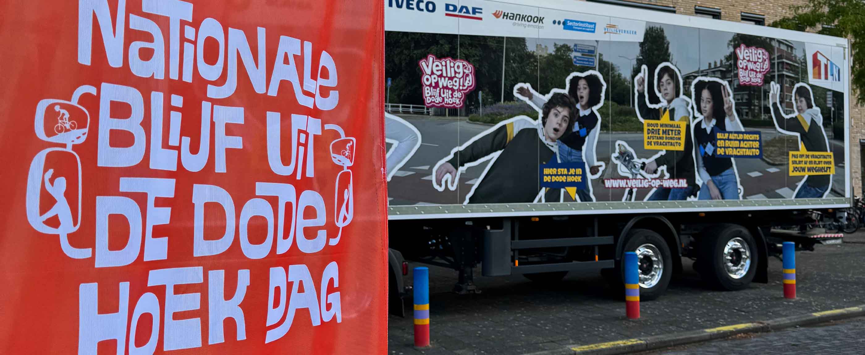 Kinderen en vrachtwagen tijdens de Nationale Blijf uit de Dode Hoek Dag